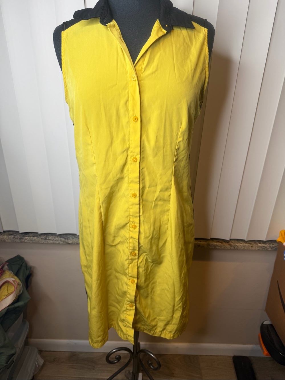 Miss Tina Sleeveless Yellow Button-Front Shirt Dress with Black Collar Size 8-10